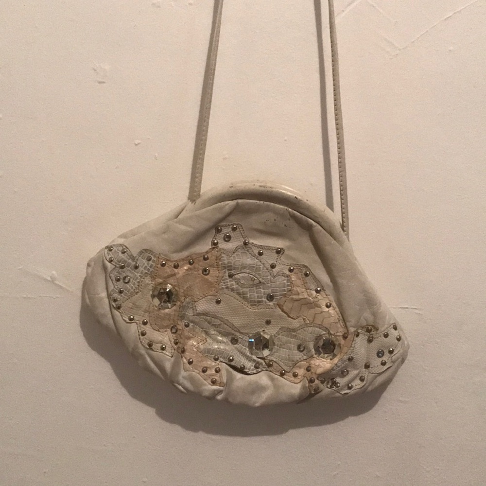 Vintage stud shoulder bag / white with some scratches & stains
